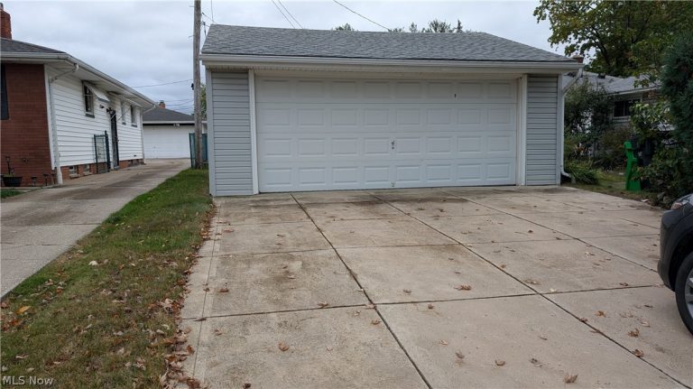5535 Cumberland Drive, Garfield Heights, OH - Photo 2