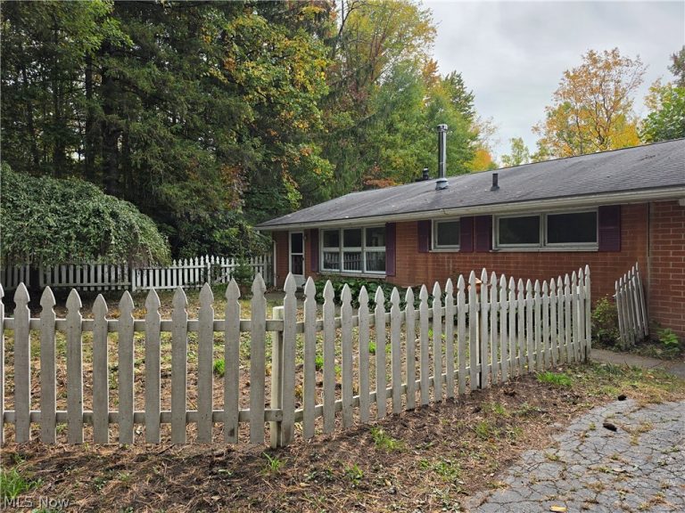 10057 Thwing Road, Chardon, OH - Photo 4