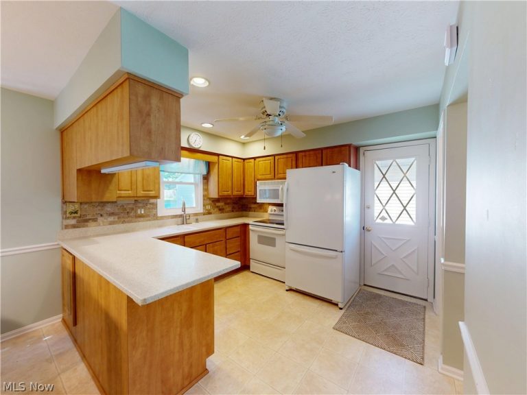 4792 Geraldine Road, Richmond Heights, OH - Photo 4