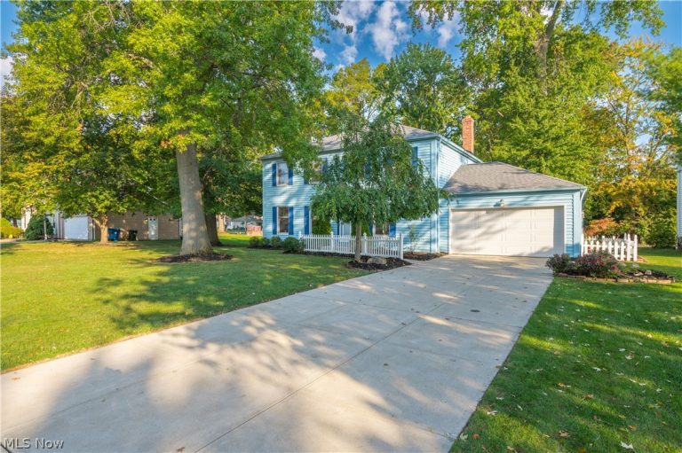 24450 Woodside Drive, North Olmsted, OH - Photo 2