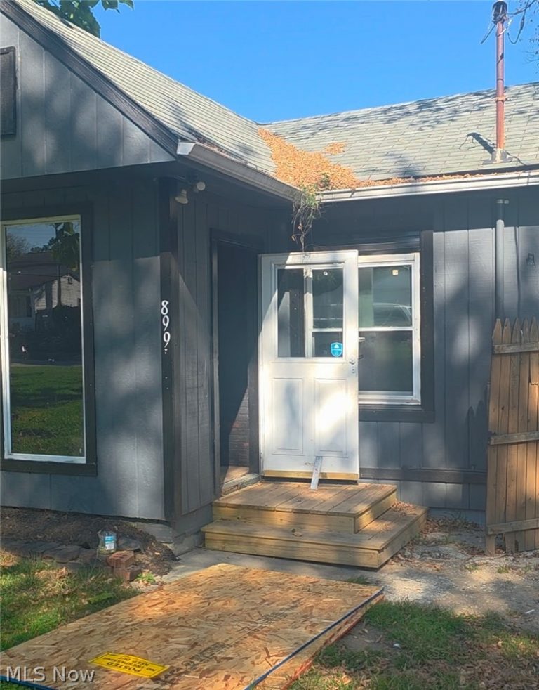 899 Flanders Avenue, Akron, OH - Photo 2