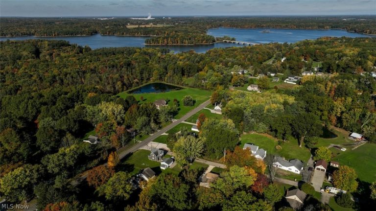 9 Dravis Street, Youngstown, OH - Photo 2