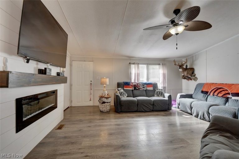 6791 Tracy Rd SE, Uhrichsville, OH - Photo 5