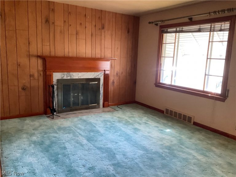 2118 Coleman Drive, Youngstown, OH - Photo 2