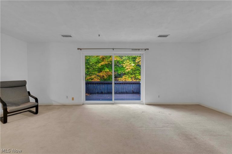 6850 Carriage Hill Drive #D55, Brecksville, OH - Photo 2
