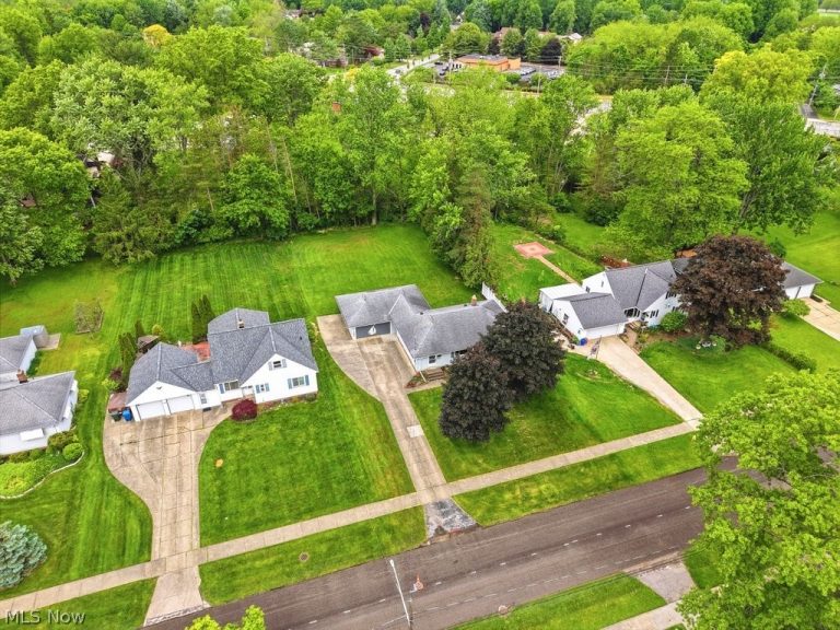 6524 Charles Road, North Olmsted, OH - Photo 2