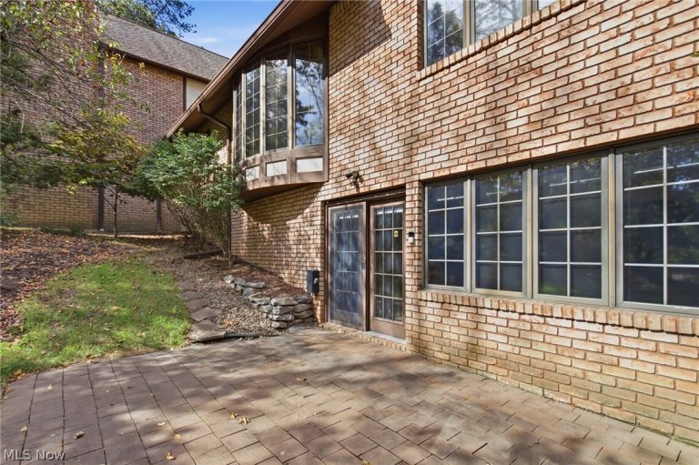 16 Bentley Drive, Canton, OH - Photo 5