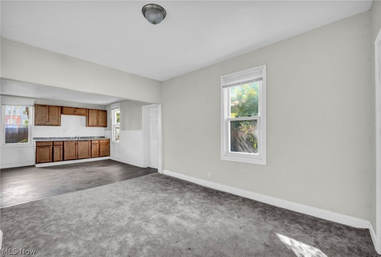 9610 Edmunds Avenue, Cleveland, OH - Photo 8