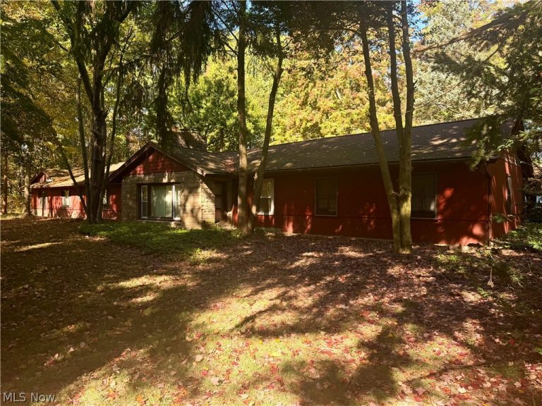 897 Ledge Road, Macedonia, OH - Photo 2