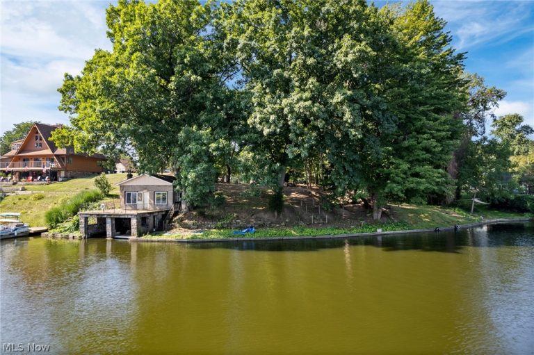 4007 Melton Avenue, Akron, OH, 44319