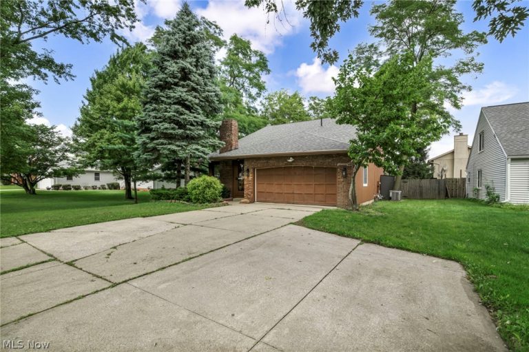 18446 Drake Road, Strongsville, OH - Photo 3