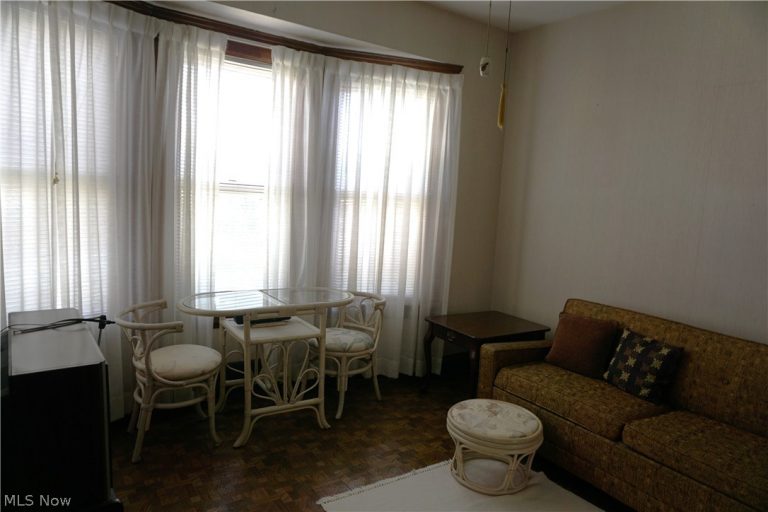19708 Shawnee Avenue, Cleveland, OH - Photo 6
