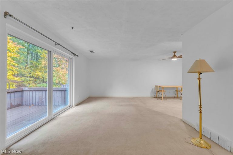 6850 Carriage Hill Drive #D55, Brecksville, OH - Photo 6