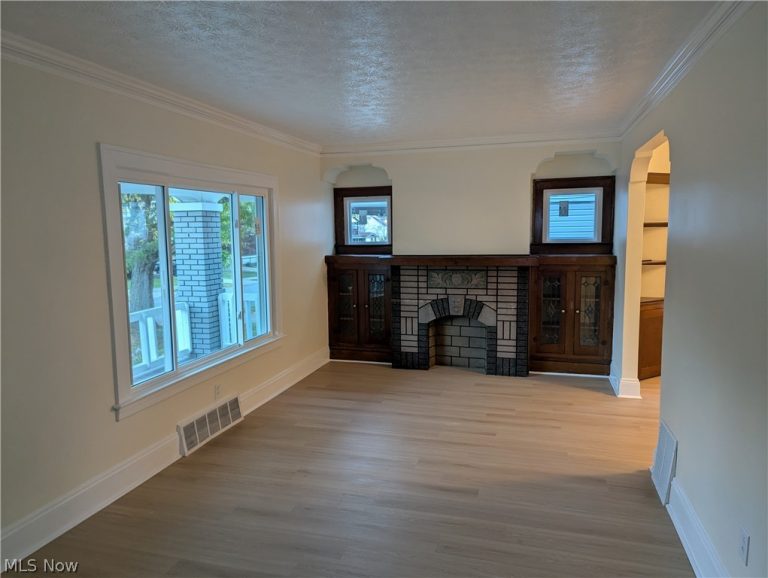 10901 Saint Mark Avenue, Cleveland, OH - Photo 8
