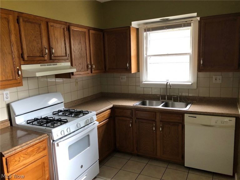 1475 Mars Avenue, Lakewood, OH - Photo 6