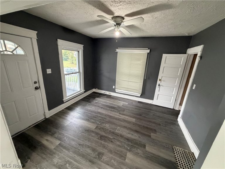 12203 Farringdon Avenue, Cleveland, OH - Photo 2