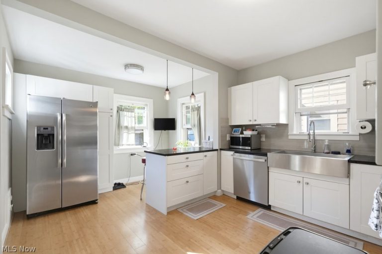 3818 Parkdale Road, Cleveland Heights, OH - Photo 8