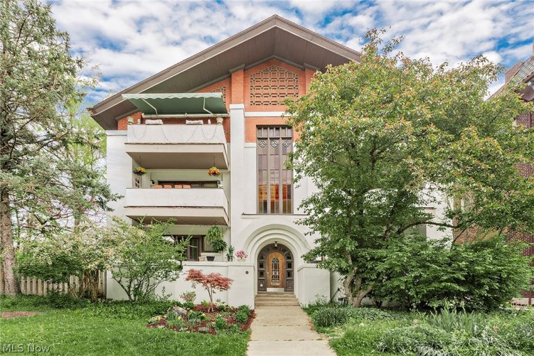 2577 Overlook Road #W3 (#5), Cleveland Heights, OH, 44106