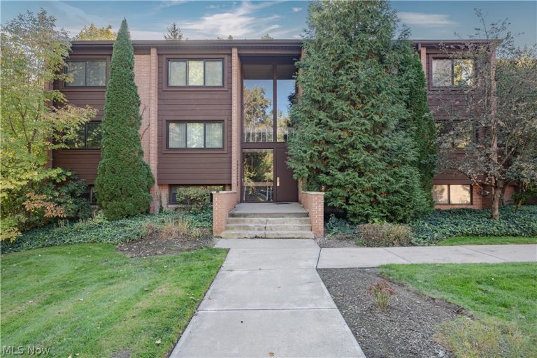 925 Canyon View Road #202, Northfield, OH, 44067