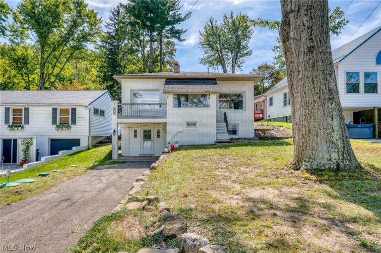 158 Oak Drive, North Canton, OH, 44720