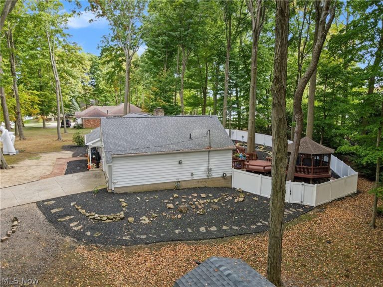 4710 Young Road, Stow, OH - Photo 6