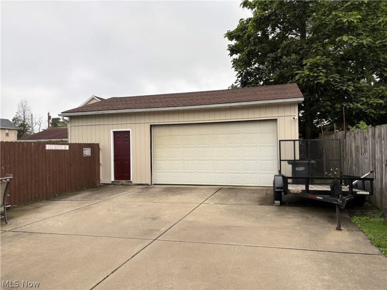 308 Hyde Avenue, Niles, OH - Photo 3