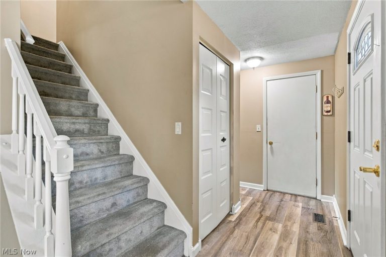 1005 Deepwood Drive, Macedonia, OH - Photo 3