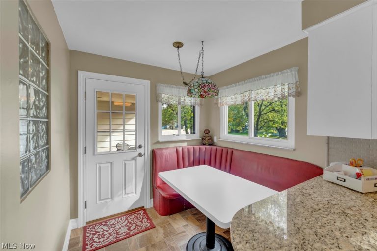 2950 Hillside Road, Seven Hills, OH - Photo 6