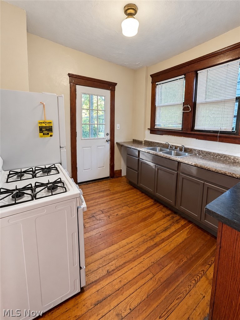 728 Dayton Street, Akron, OH - Photo 8