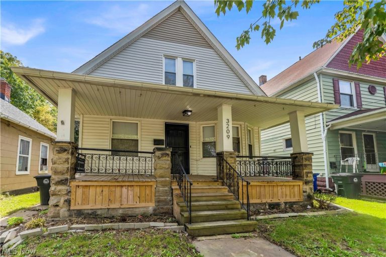 3209 Woodbridge Avenue, Cleveland, OH - Photo 2
