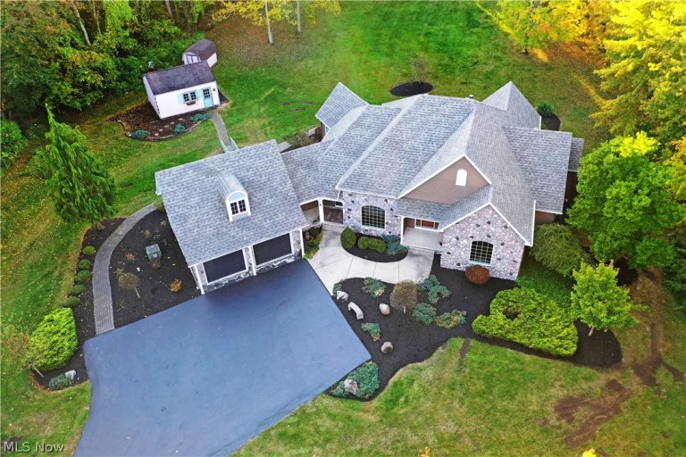 540 Warner Road, Hubbard, OH - Photo 3