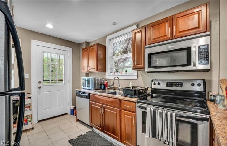 3326 Yorkshire Road, Cleveland Heights, OH - Photo 8