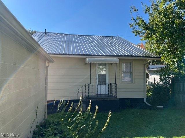565 Eva Avenue, Akron, OH - Photo 3