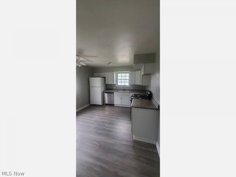 4595 Lee Road, Cleveland, OH - Photo 4