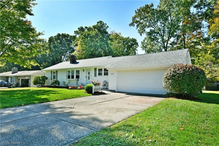 320 Montridge Drive, Canfield, OH - Photo 3