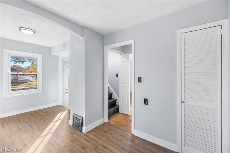 12204 Wayland Avenue, Cleveland, OH - Photo 6