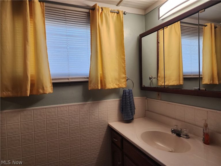 221 Washington Street, Coshocton, OH - Photo 8