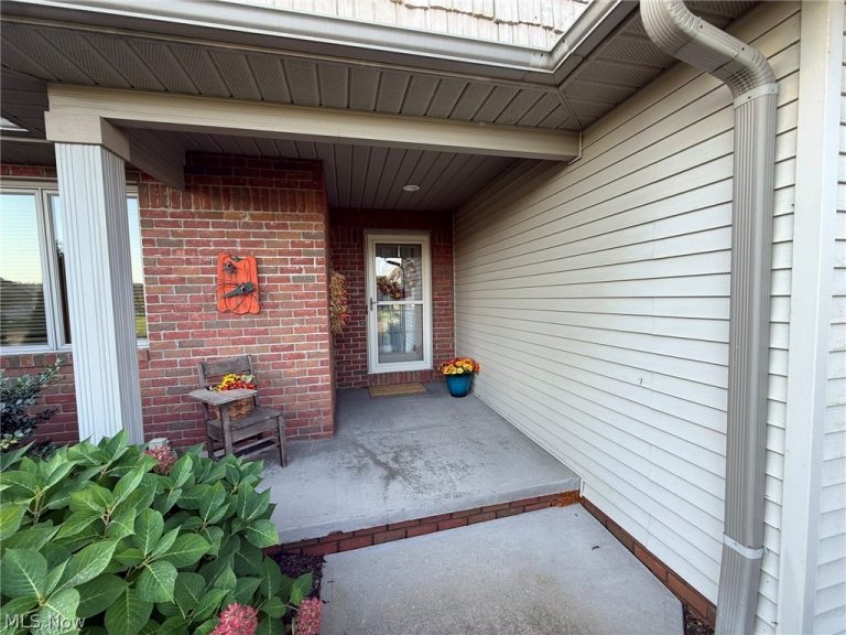 1152 Pine Bluff Drive, New Philadelphia, OH - Photo 2