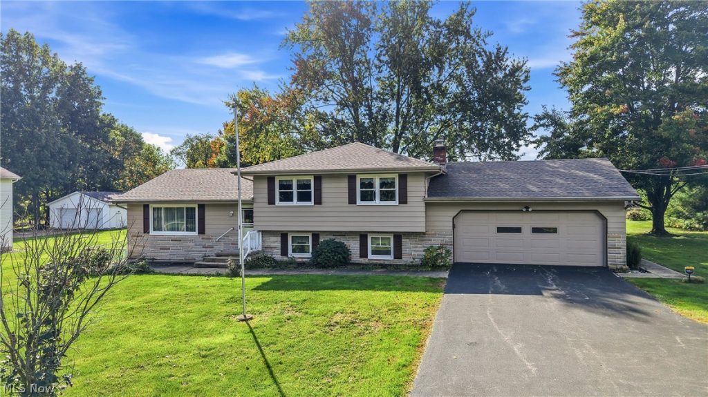 6741 Leffingwell Road, Canfield, OH