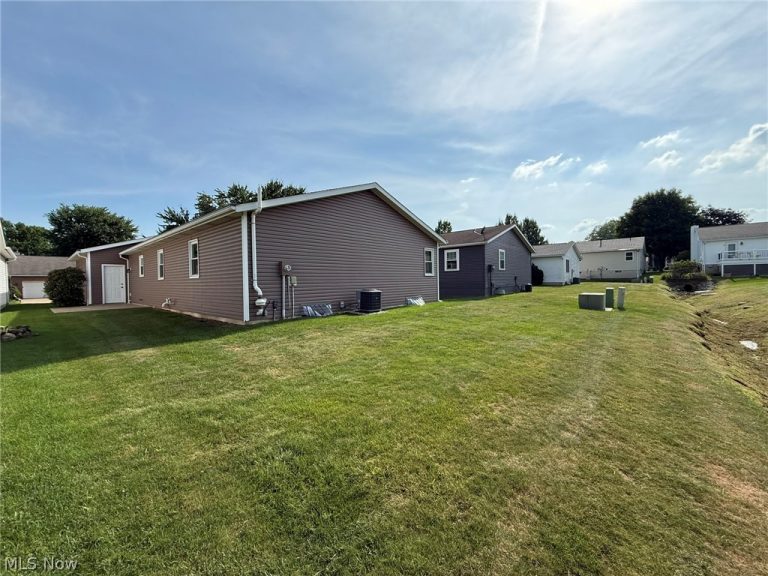 881 Pepperwood Drive, Wooster, OH - Photo 2