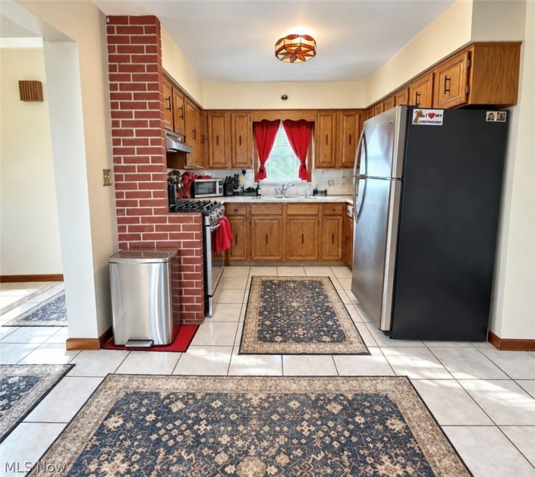 1364 Youll Street, Niles, OH - Photo 6