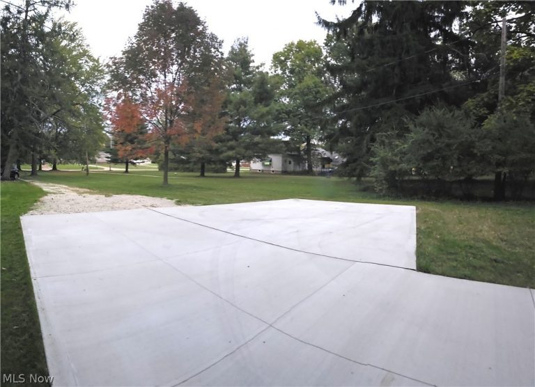 4867 Royalwood Road, North Royalton, OH - Photo 4