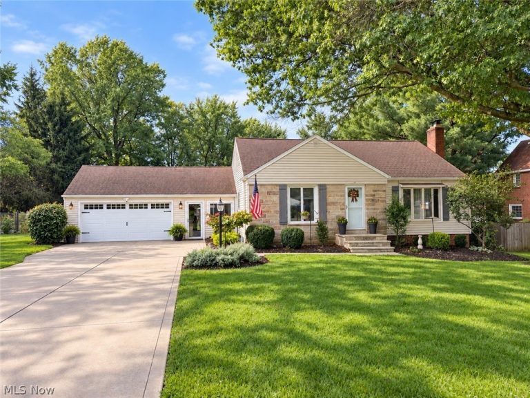 278 Ridgeview Drive, Seven Hills, OH, 44131