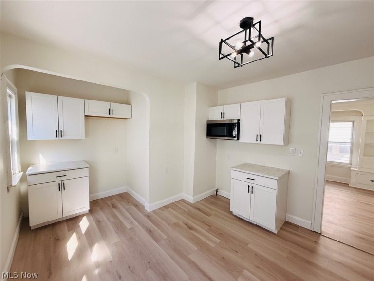 10812 Park Heights Avenue, Garfield Heights, OH - Photo 5