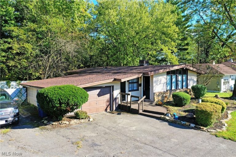 837 Pinecrest Road, Girard, OH - Photo 3