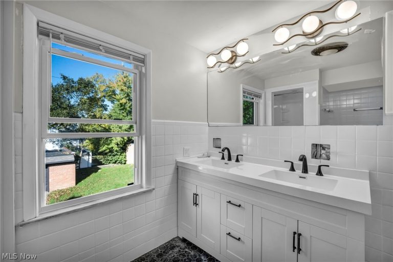 3654 Winchell Road, Shaker Heights, OH - Photo 8