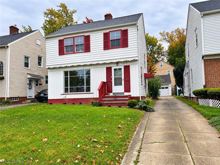 3674 Monticello Boulevard, Cleveland Heights, OH - Photo 2
