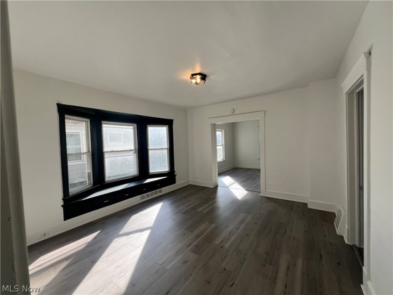 4004 Carlyle Avenue, Cleveland, OH - Photo 5