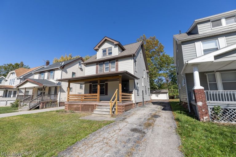 12913 Thornhurst Avenue, Garfield Heights, OH - Photo 2