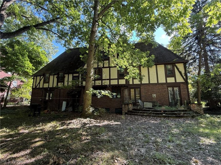 15705 Oakhill Road, East Cleveland, OH - Photo 3